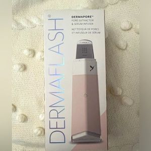 NWT Derma Flash Pore Extractor and Serum Infuser (Pink)